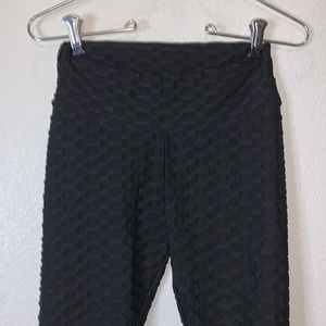 Black better butt lifting athletic gym workout leggings